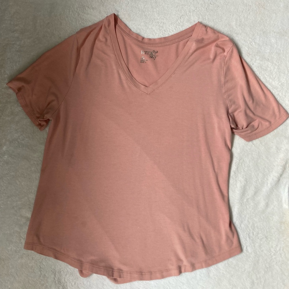 Terra & Sky Women's Short Sleeve V-Neck Tee in Soft Pink